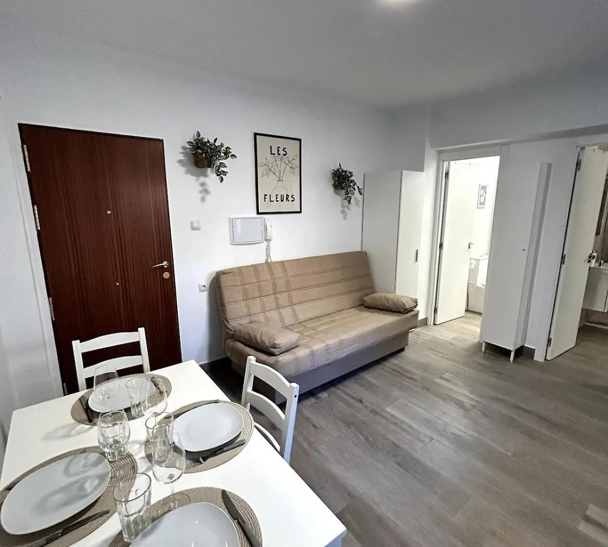A Pasos Del Mar, 4 Habitaciones, Ac Y Reformado Almeria
