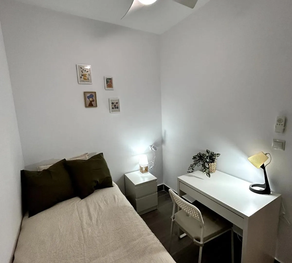 A Pasos Del Mar, 4 Habitaciones, Ac Y Reformado Almeria 0*,  Spain