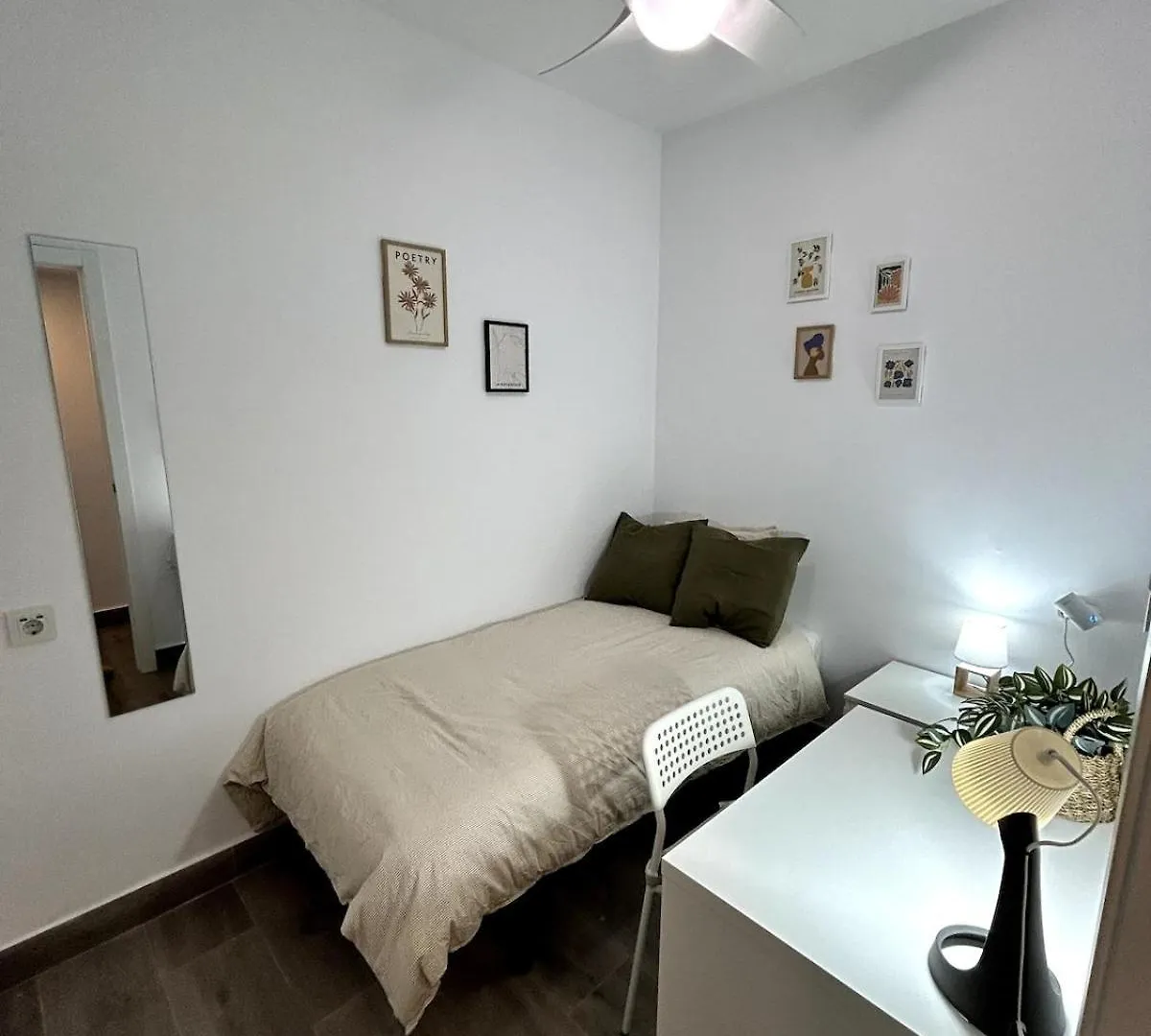 A Pasos Del Mar, 4 Habitaciones, Ac Y Reformado Almeria 0*,  Spain