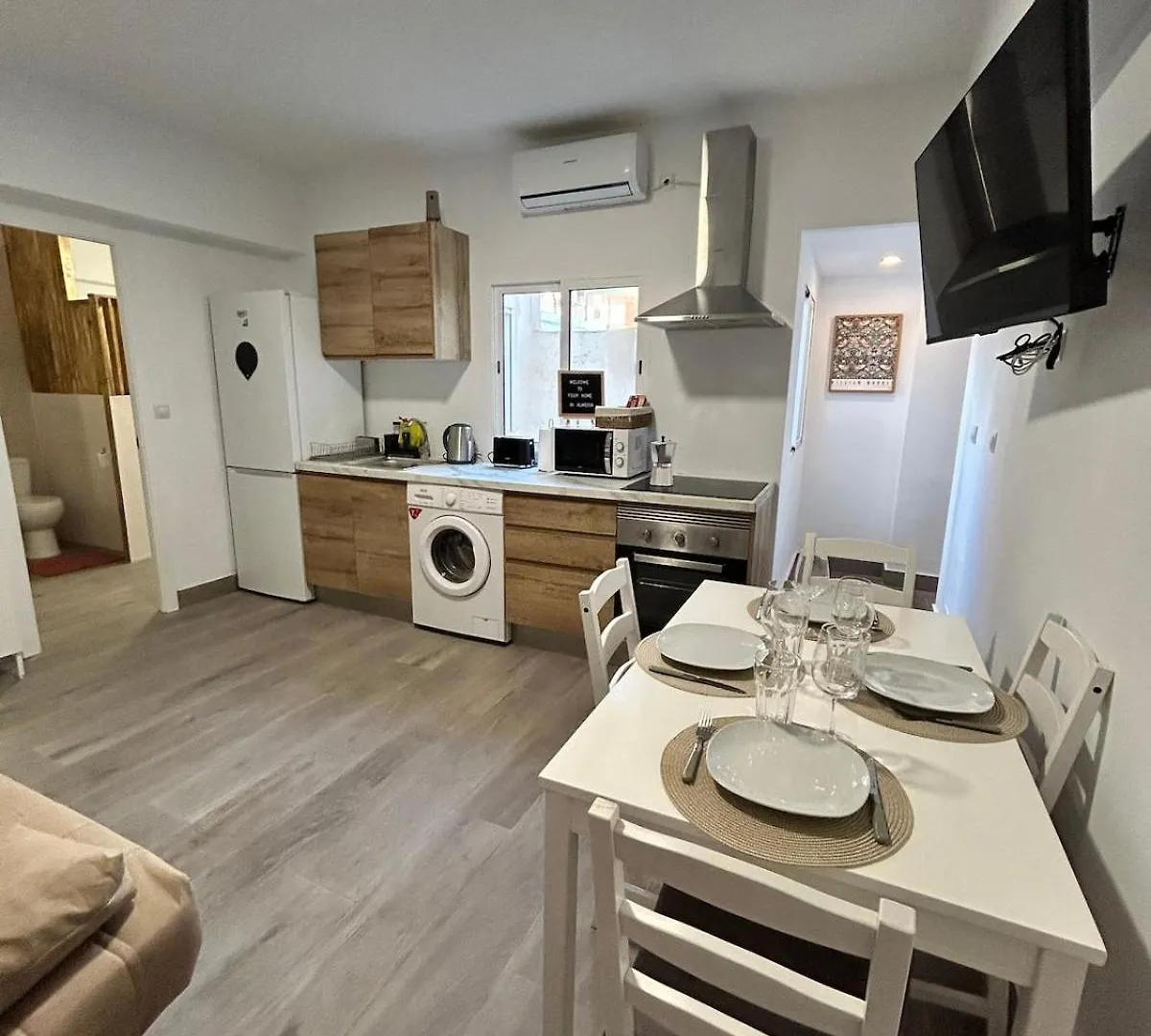 A Pasos Del Mar, 4 Habitaciones, Ac Y Reformado Almeria
